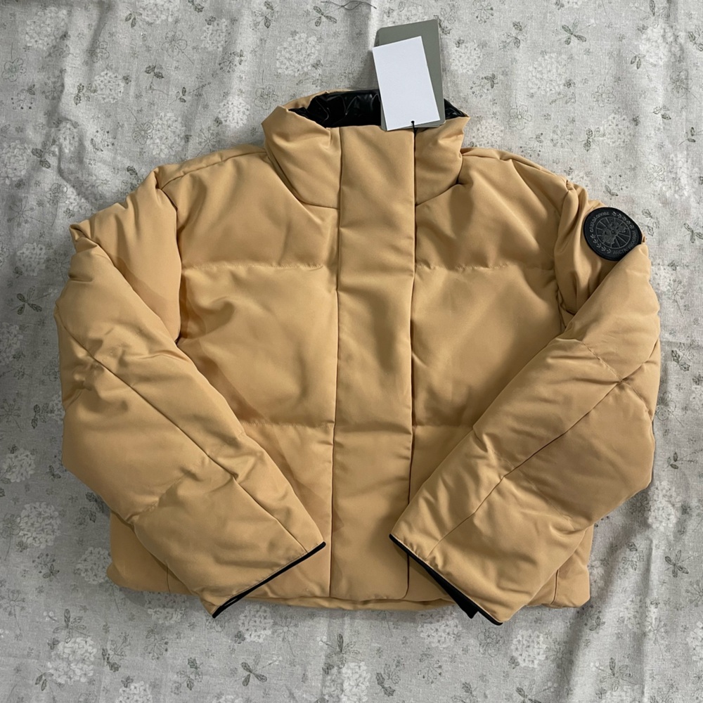 Canada Goose Women's Puffer Jacket in Tan